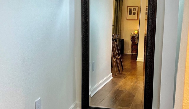Charming cottage near downtown New Orleans with WiFi, AC and modern touches.