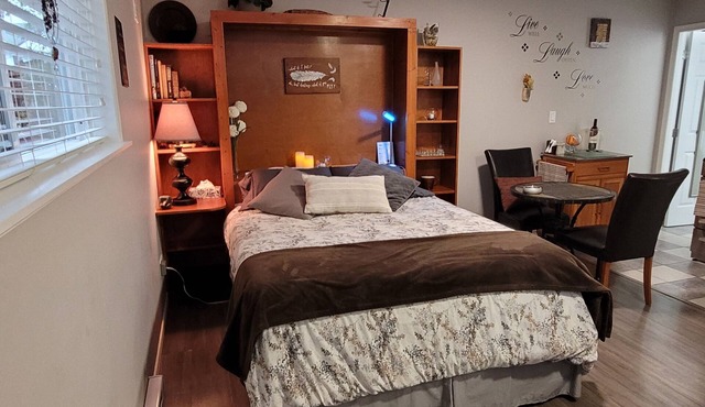 Charming Cozy Suite In Langford.