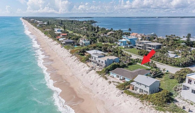 Charming Home directly on Private Beach