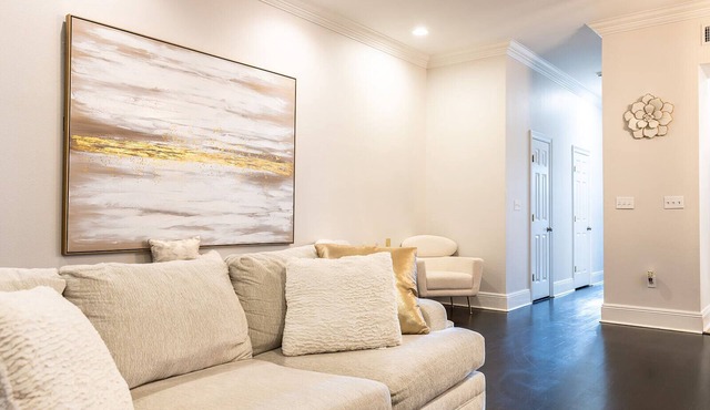 Charming Lakeview Townhome in New Orleans