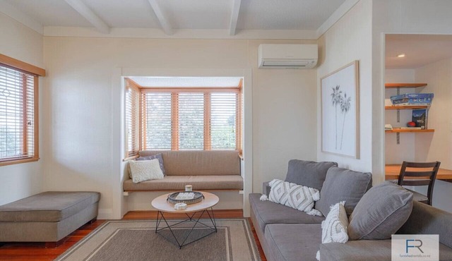 Charming Takapuna Residence|by Furnished Rentals