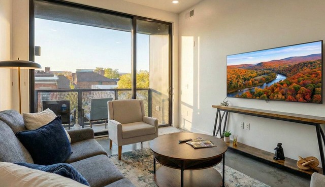 Chic Downtown Condo Steps from UIowa & Nightlife