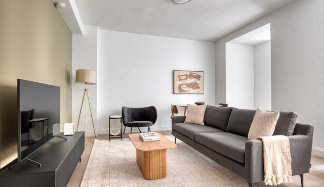 Chic UWS 1BR w/Gym, Elevator & W/D, nr Central Park, by Blueground