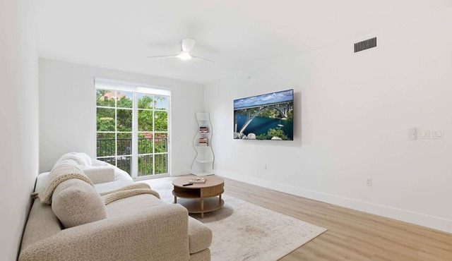 CityPlace Oasis - 2BR Downtown Condo with Pool & Parking