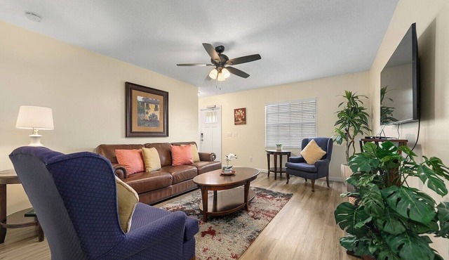 Clean & Cozy 1, Near MLB Airport, HRMC, Food, Nightlife, Beaches & Shopping!