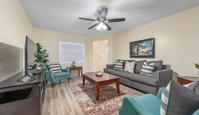 Clean & Cozy 2, Near MLB Airport, HRMC, Food, Nightlife, Beaches & Shopping!