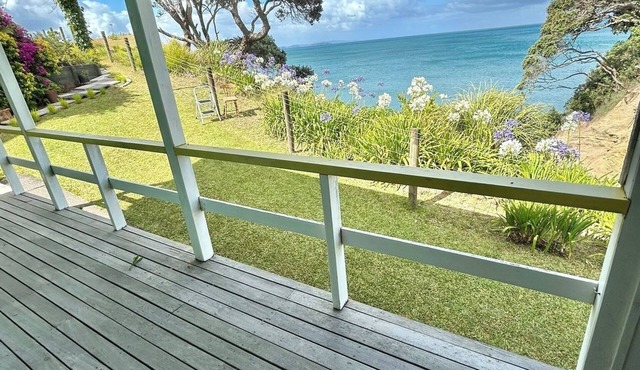 Cliffside Cottage Red Beach