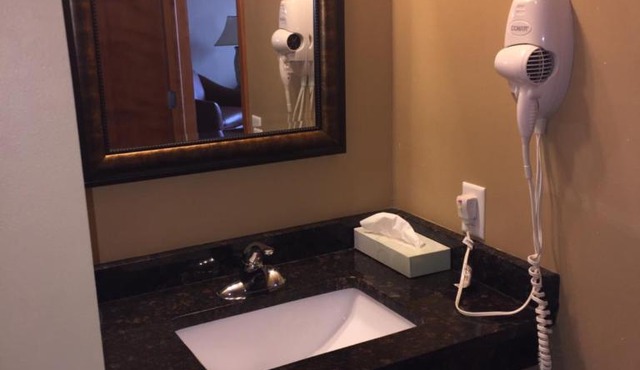 Cobblestone Inn & Suites - Newton