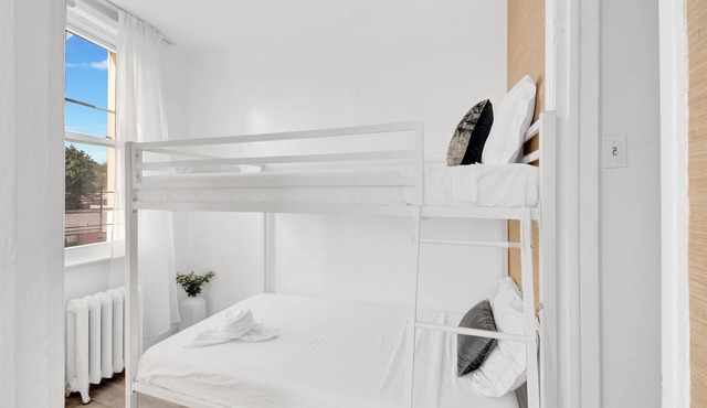 Comfortable 4BR Free Street Parking Easy Access to NYC Great for Families