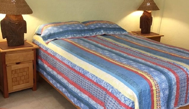 Comfortable studio on ground level with full kitchen near pool