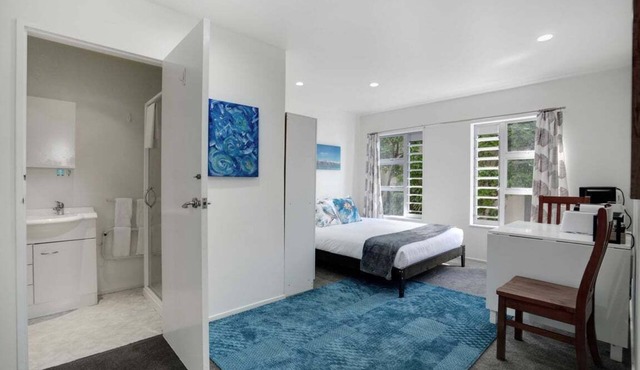 Compact Stay On Train One Stop to Eden Park