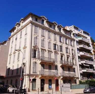 Cosy central studio Nice Rossini large balcony AC
