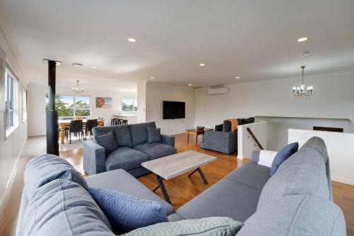 Cosy Mt Wellington 5BR Home with Air-Con - Parking