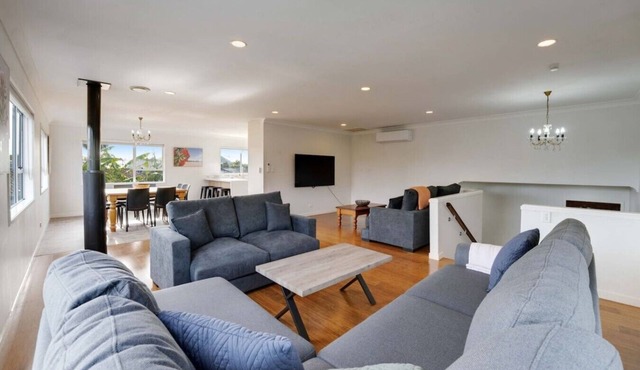 Cosy Mt Wellington 5BR Home with Air-Con & Parking