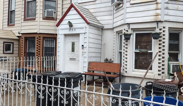 Cozy 1-bedroom apartment in charming Brooklyn with AC