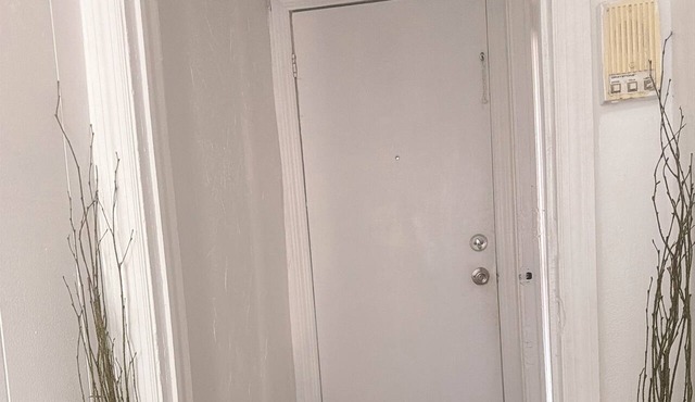 Cozy 1-bedroom apartment in charming Flushing with AC