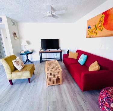 Cozy 2BR Villa Steps to Beach w pool Unit 8
