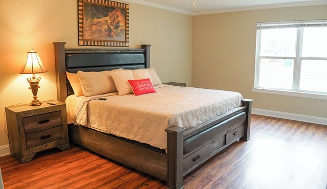 Cozy 4BR w Yard & Garage | 5 Min to I-10