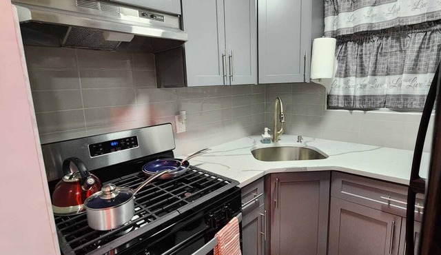 Cozy apartment located Jamaica ny