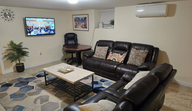Cozy apartment with AC in awesome, quite Bronx neighborhood
