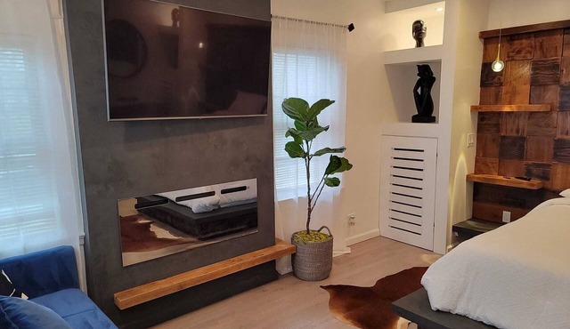Cozy Exotic Studio Retreat