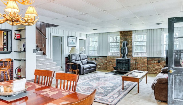 Cozy Home w/Yard: Steps to Mississippi River
