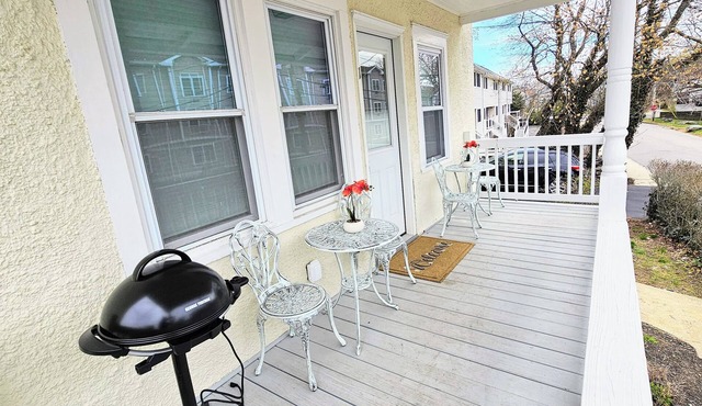 Cozy modern 2br retreat in charming Greenwich. Just remodeled!