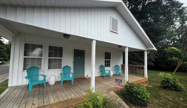 Cozy, Quiet & Private 3 BR Home! 15 Min to CLT Airport!