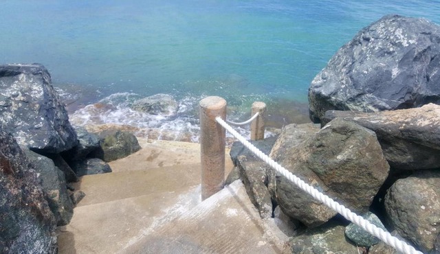 CozyBeach large 1BdrApt 50 steps from Atlantic Ocean private street between Ocean Park & Isla Verde 5 mins from Airport