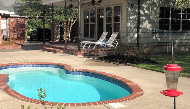 Cute Quiet Cottage on Bayou, Nature Setting with Pool!