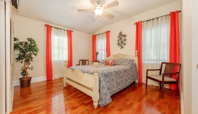 Deck & Private Entrance near UpTown & SouthPark