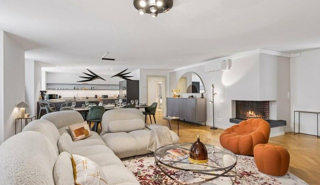 Designer Old Town residence WaterView AC
