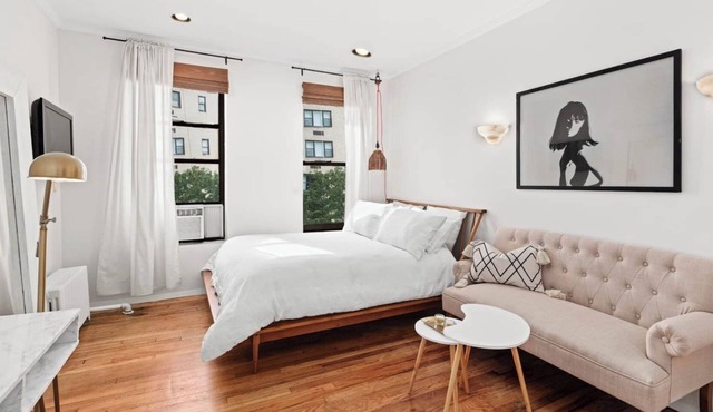 Designers 1-bedroom apartment in Manhattan