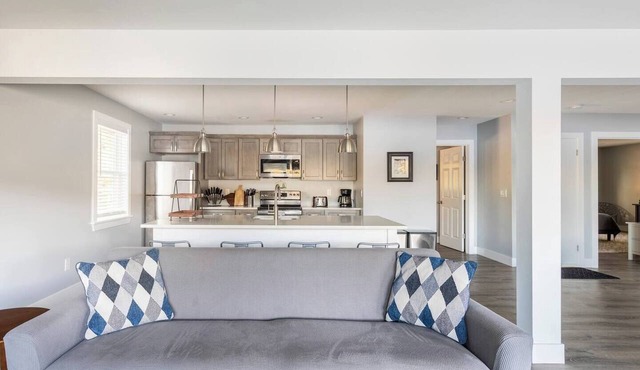 Direct Lakefront - Stunning Views and Panoramic Sunsets