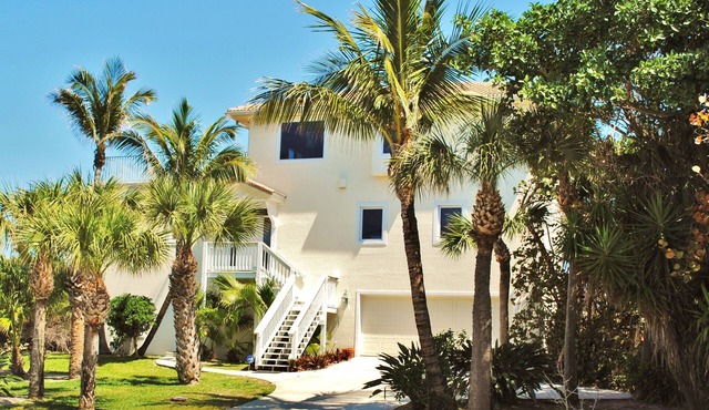 Direct Ocean Front 5 bedrooms, 5 baths, all ensuite, in Melbourne Beach!
