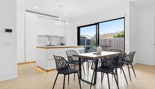Domi Rentals - The Cheltenham Southland House