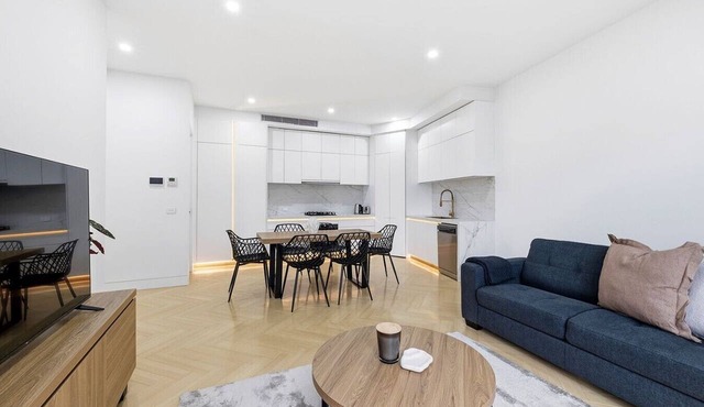 Domi Rentals - The Cheltenham Southland House