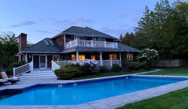 Enjoy Hamptons! Luxury 4 Bdrm 3.5 bath; heated Pool, Putting Green, great yard.
