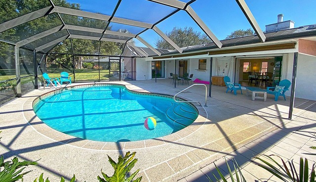 Exceptional! Spacious Oasis, Private Pool + Shade. Great separation of rooms!