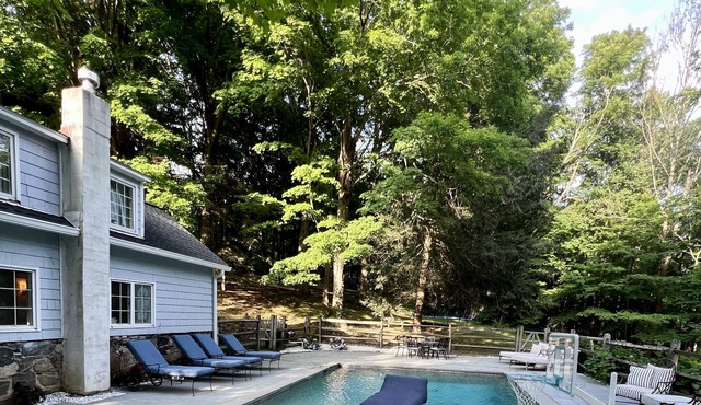 Expansive, Five Bedroom House with Pool. Ideal for Multiple Family Travel