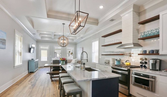 Expansive Modern Luxury Home - Streetcar Adjacent!