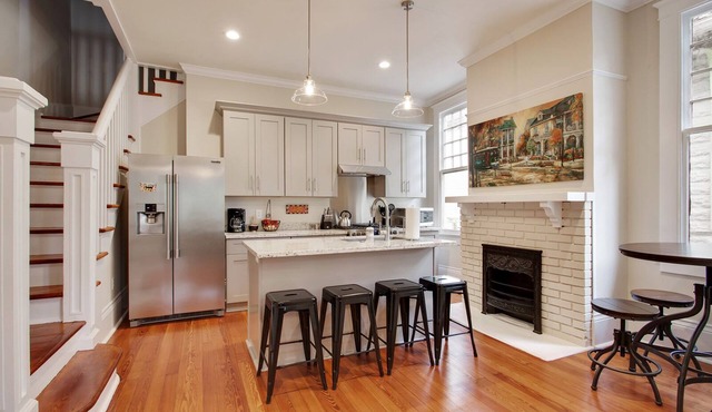 Experience city life near vibrant City Park