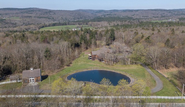 Extra large, quiet retreat with space for extended family, events - indoor pool