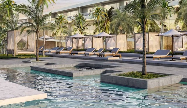 Family-Friendly Luxury Suite with Splash Zone, Kids Club & Beach Access