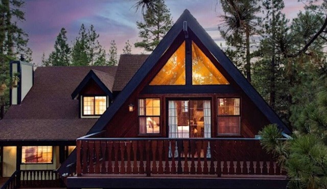 🐻FamilyCabin🍿TheaterRoom🎱GameRoom🔋EVCharger 🐶PetFriendly