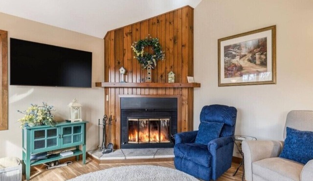Farmstead Tee & Ski - Resort Core location, Fireplaces, Dog Friendly