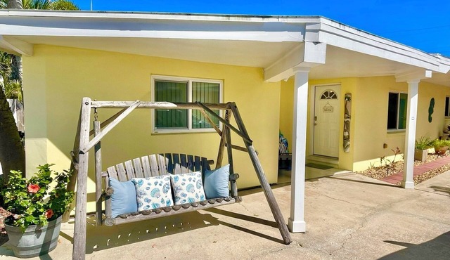 Fiesta Flamingo Cottage Blocks to Beach & River ~ Kayaks and Bikes Provided!