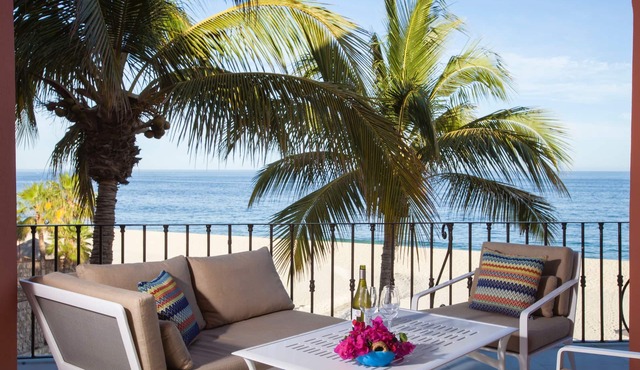 Fresh 2-bedroom Oceanfront Condo at Intimate Casa Del Mar