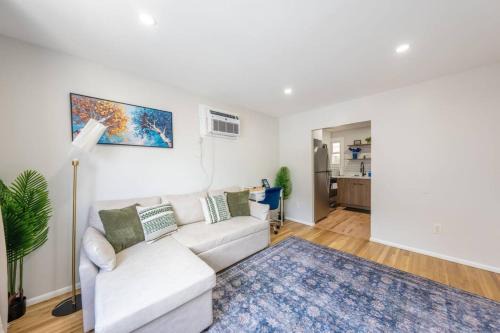 Fresh 2BR with Easy NYC Access w. WiFi and Laundry