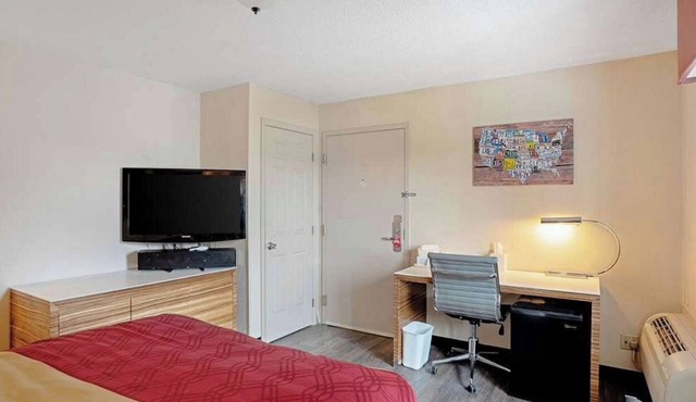 Fully Furnished Studio Available in Clinton, IA